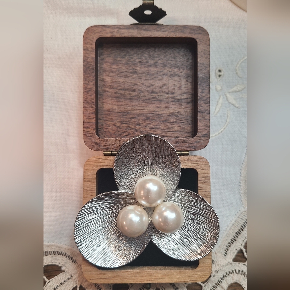 Silver Statement Flower Pearl Ring 🩶